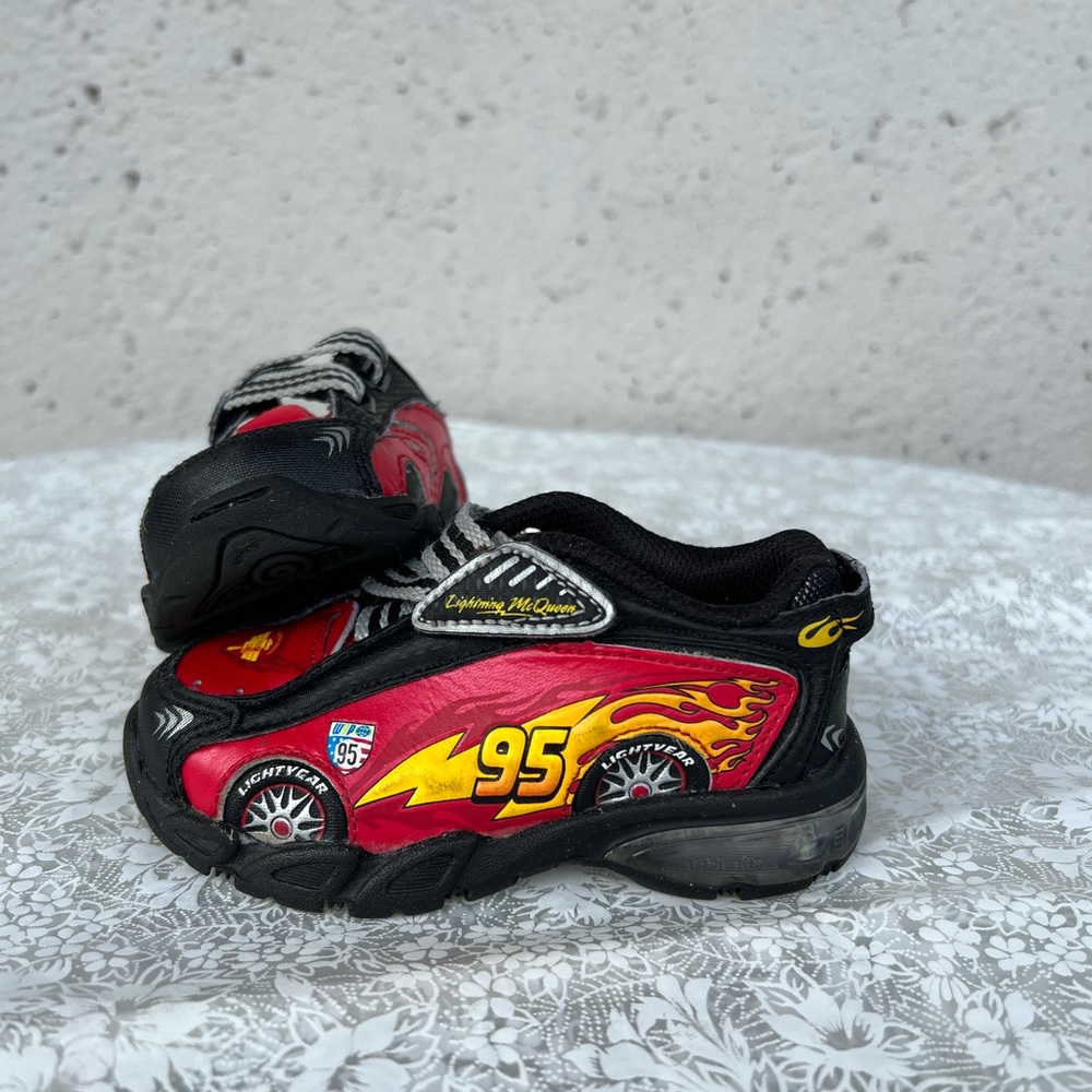 Disney Cars "Lightening McQueen" Light-Up Athletic Toddler  Sneakers-Size 6W